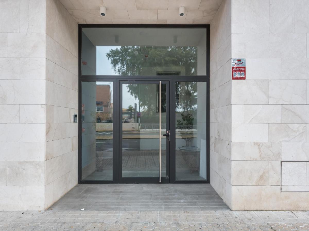 Limehome Sevilla Calle Torcuato Luca De Tena - Digital Access Kültér fotó